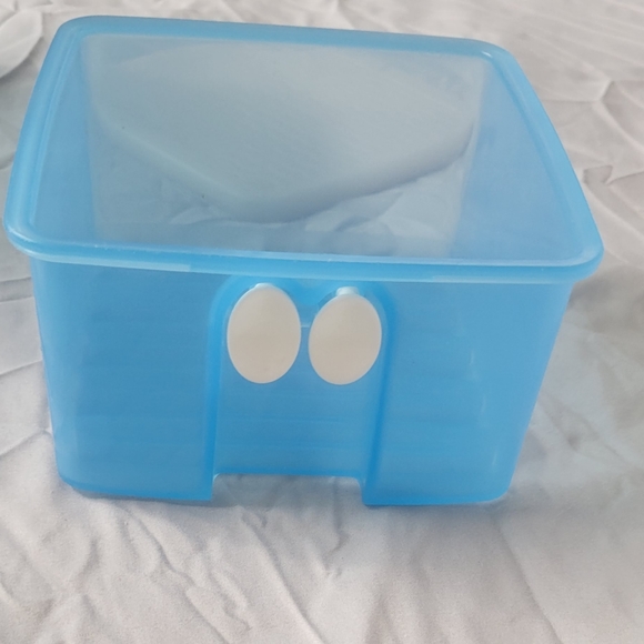 Tupperware Fridgesmart Container - Picture 1 of 4